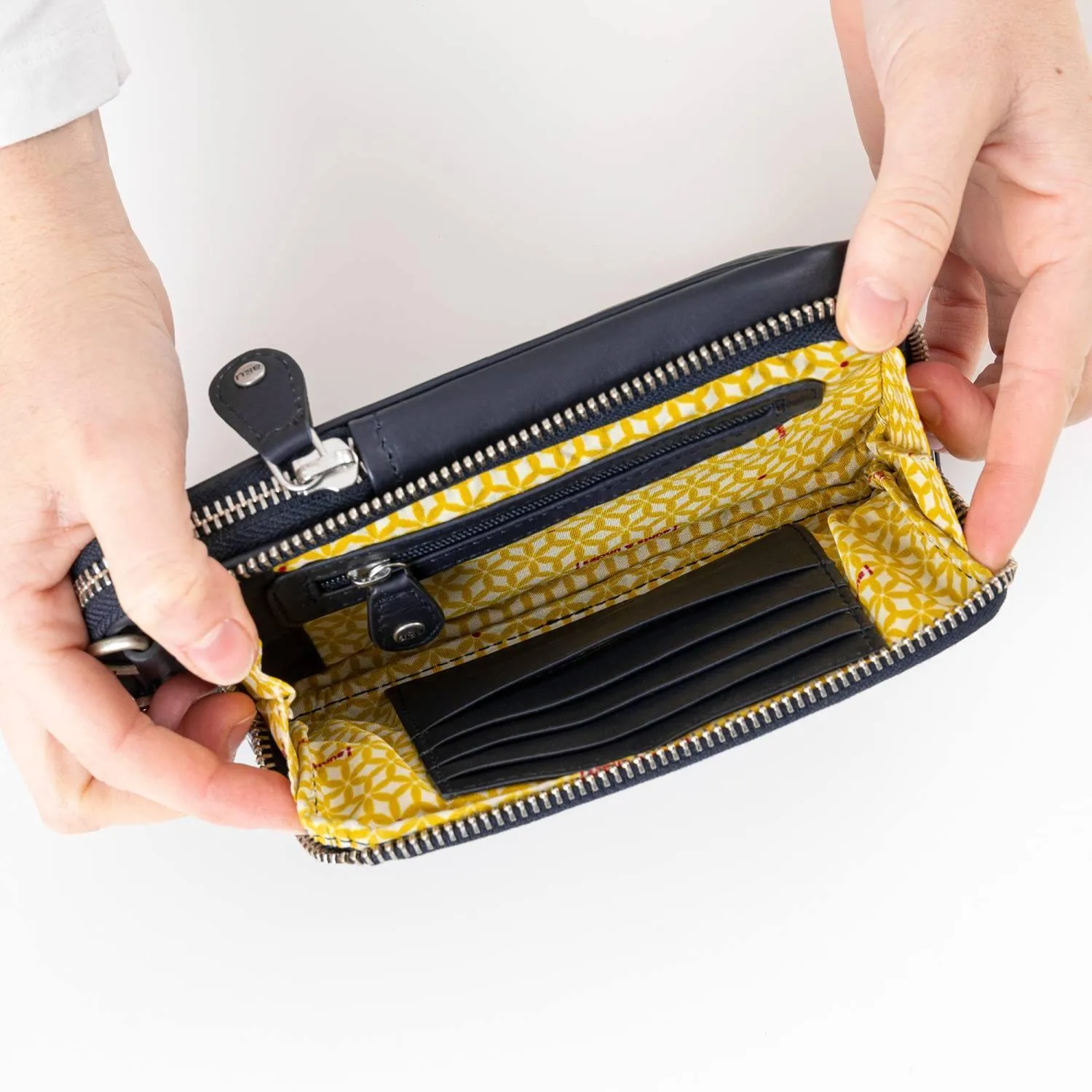 Aunts & Uncles Jamies Orchard Prune Phone Bag