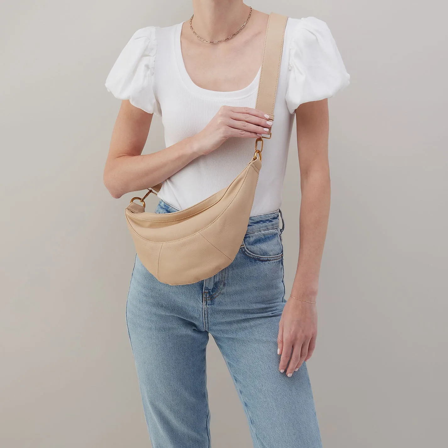 Carmen Sling In Pebbled Leather - Linen