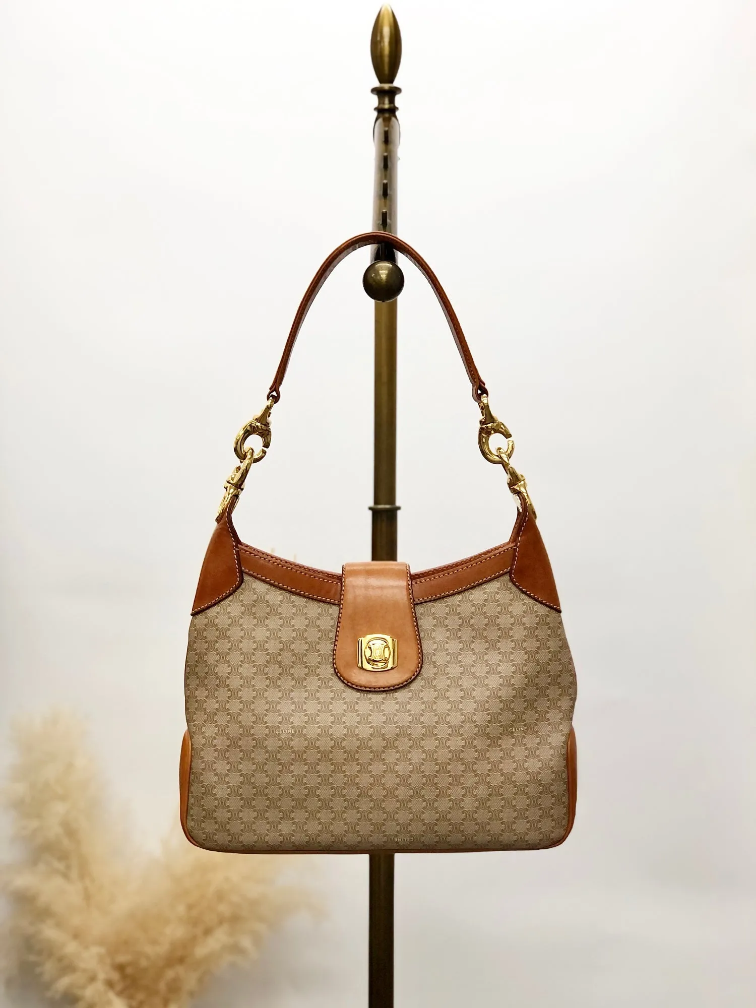 CELINE Macadam Blason Turn Lock Shoulder bag Hobobag Beige Vintage jniidp