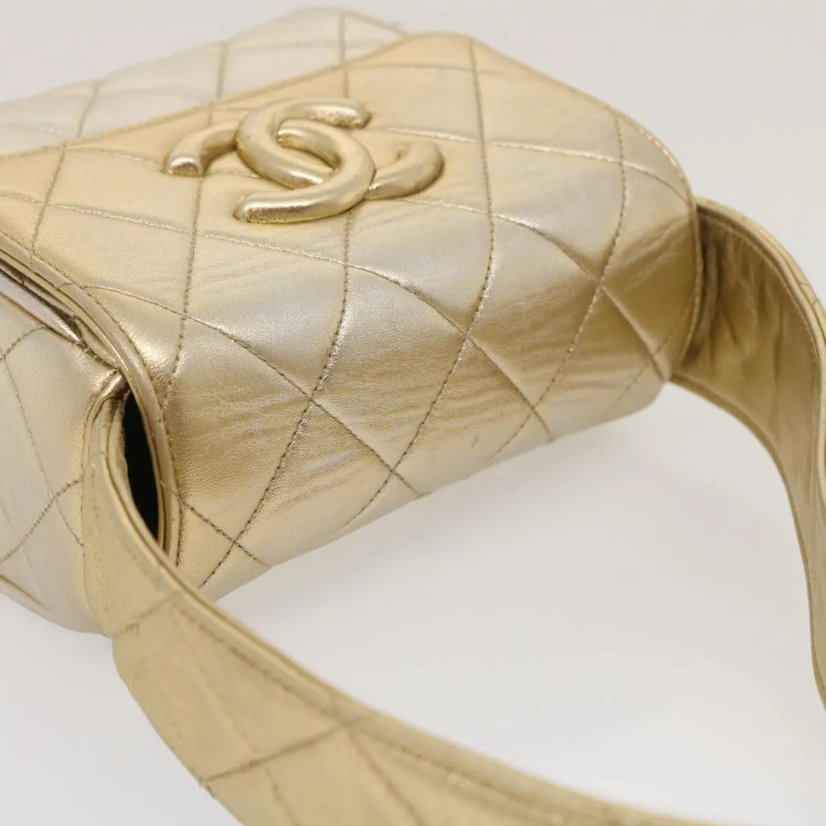 CHANEL Matelasse Shoulder Bag Lamb Skin Gold CC Auth 29567A