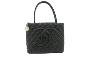 CHANEL Silver Medallion Caviar Shoulder Bag Grand Shopping Tote i75