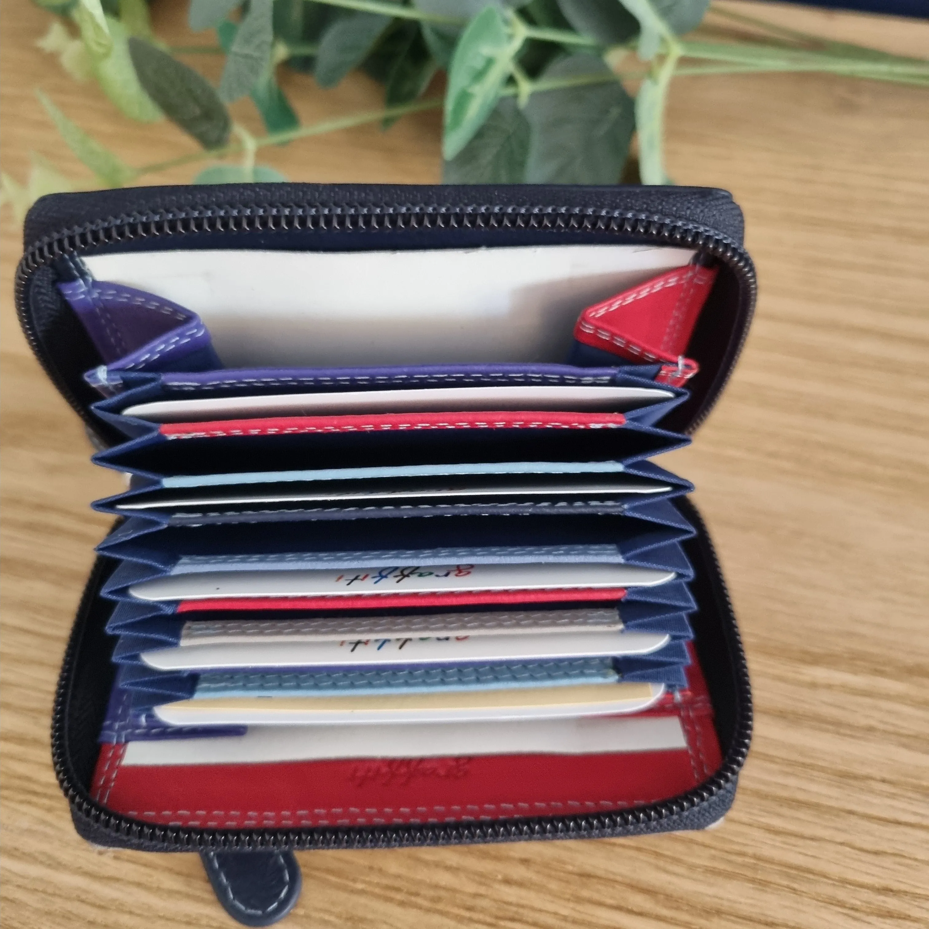 Graffiti 7-119 Leather Credit Card Holder