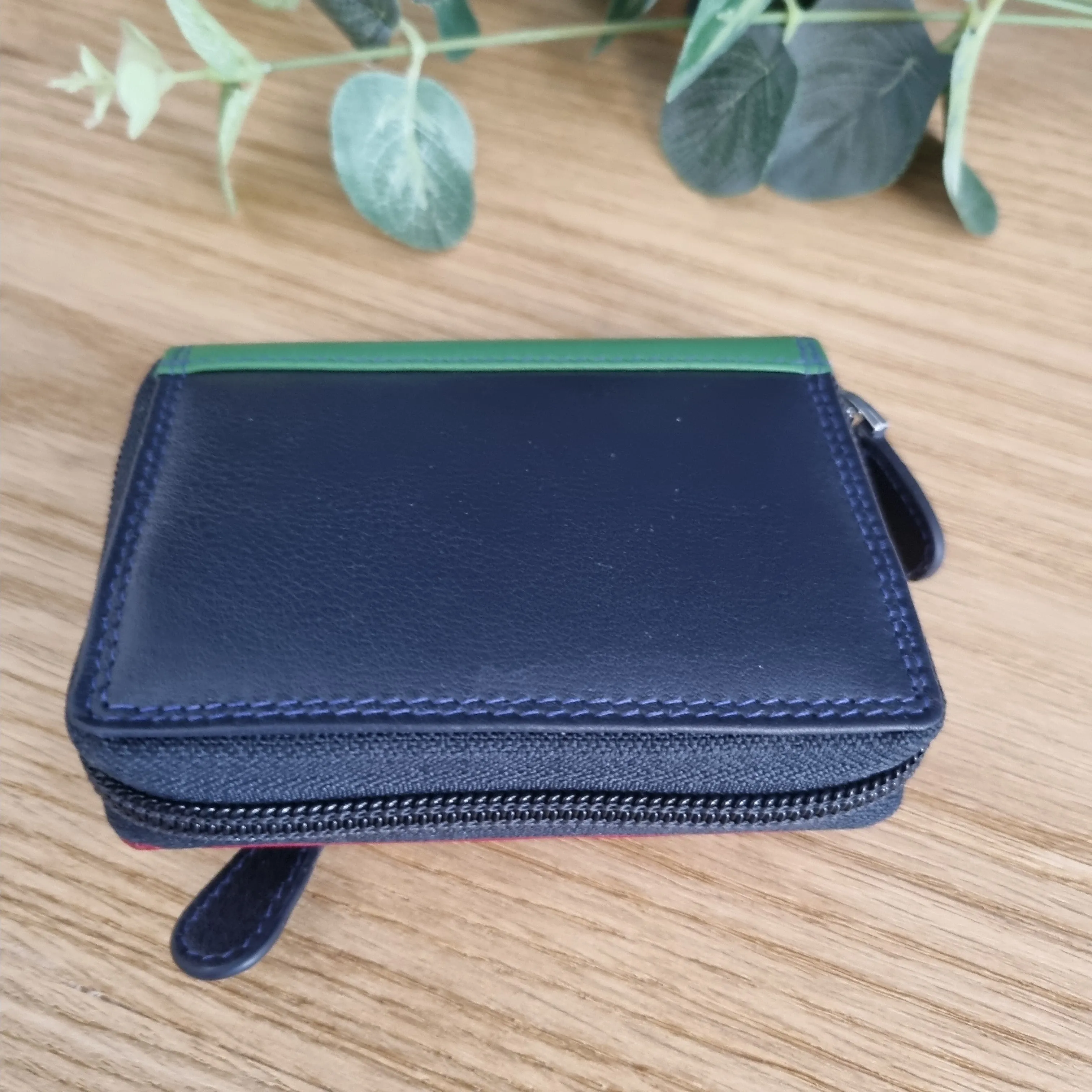Graffiti 7-119 Leather Credit Card Holder
