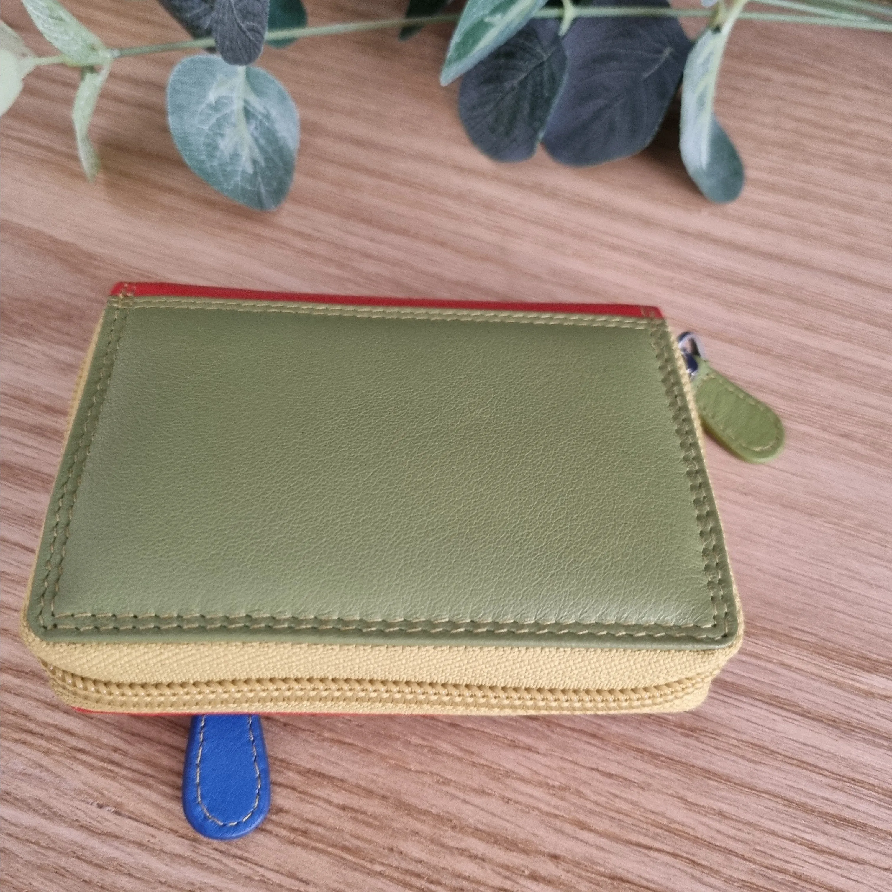 Graffiti 7-119 Leather Credit Card Holder