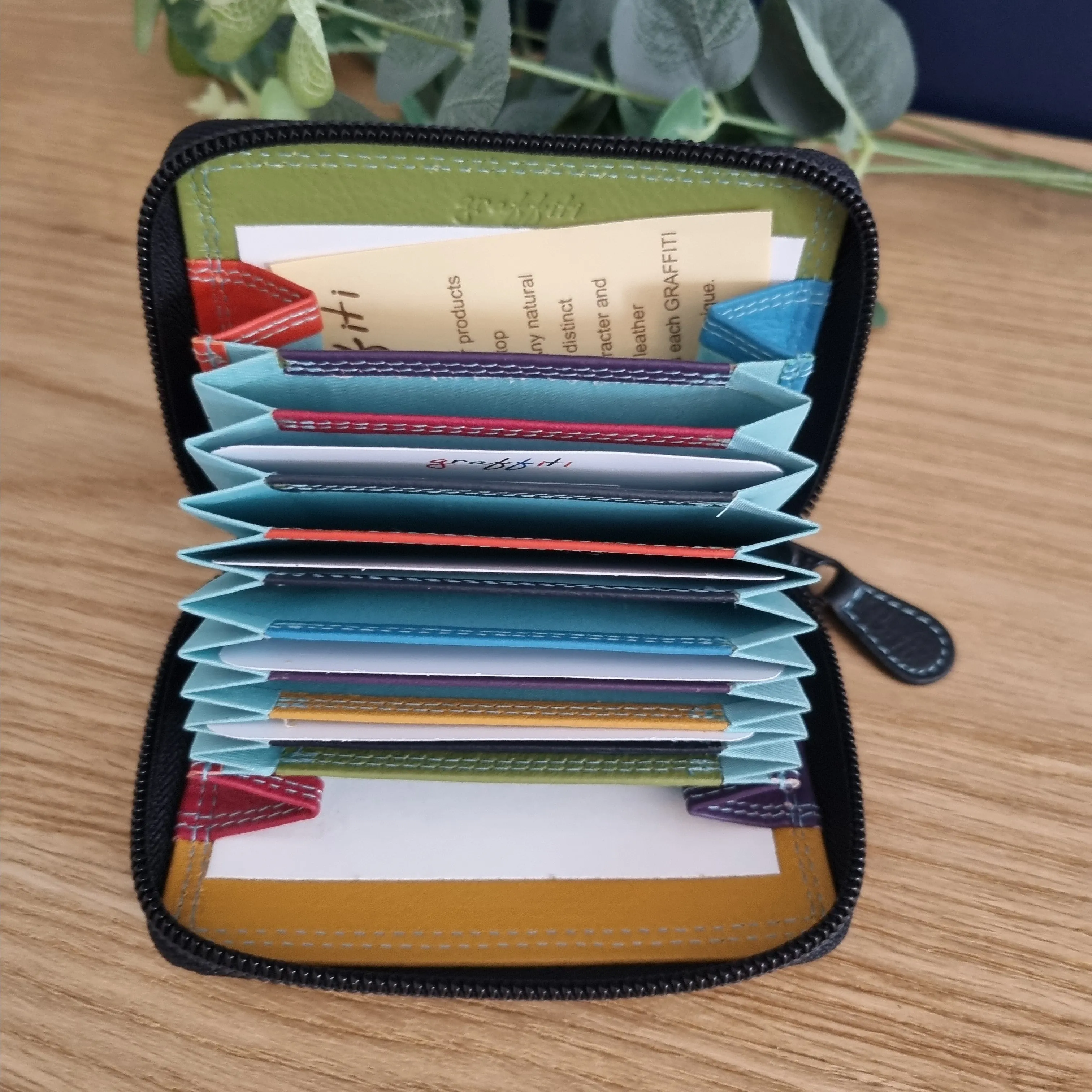Graffiti 7-119 Leather Credit Card Holder