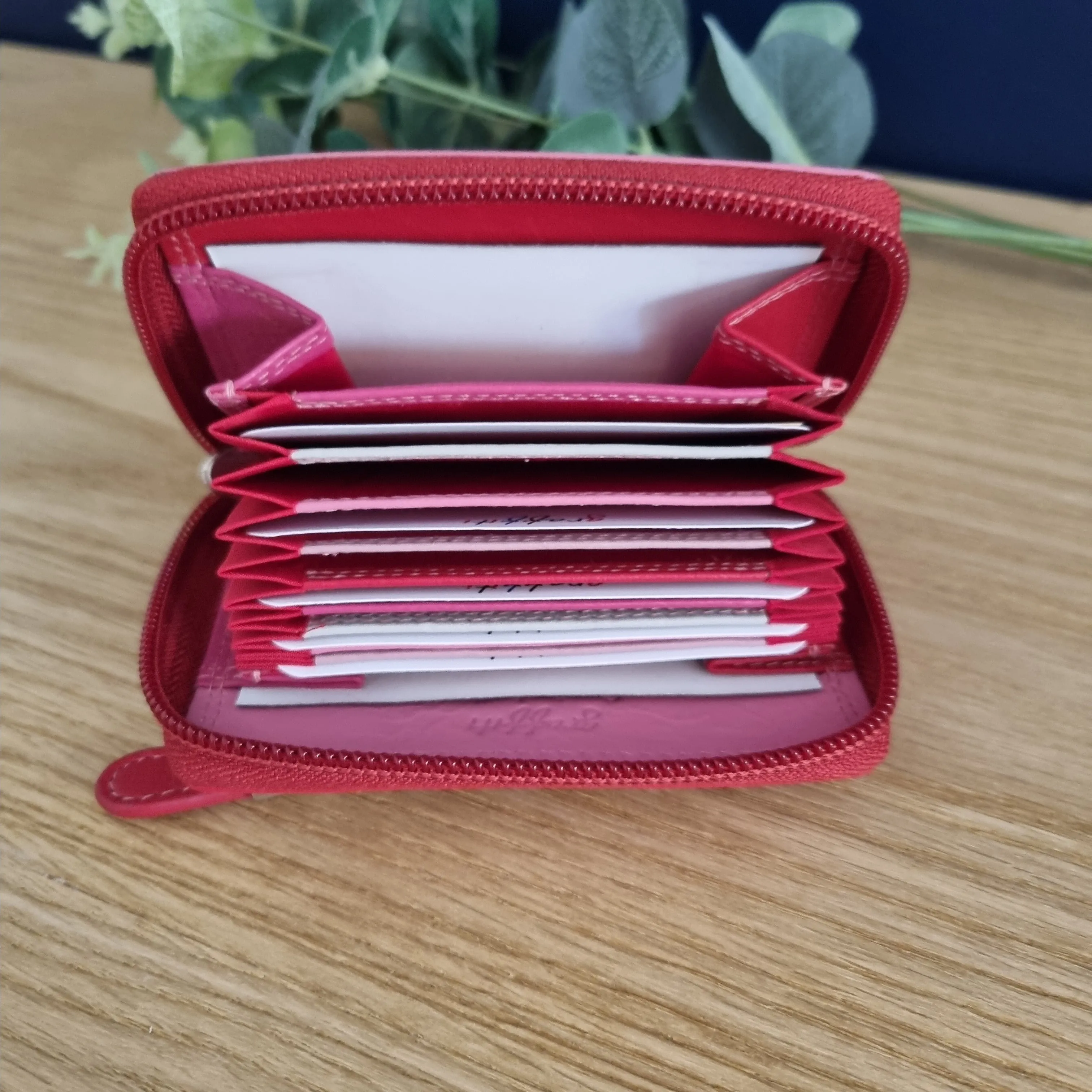 Graffiti 7-119 Leather Credit Card Holder