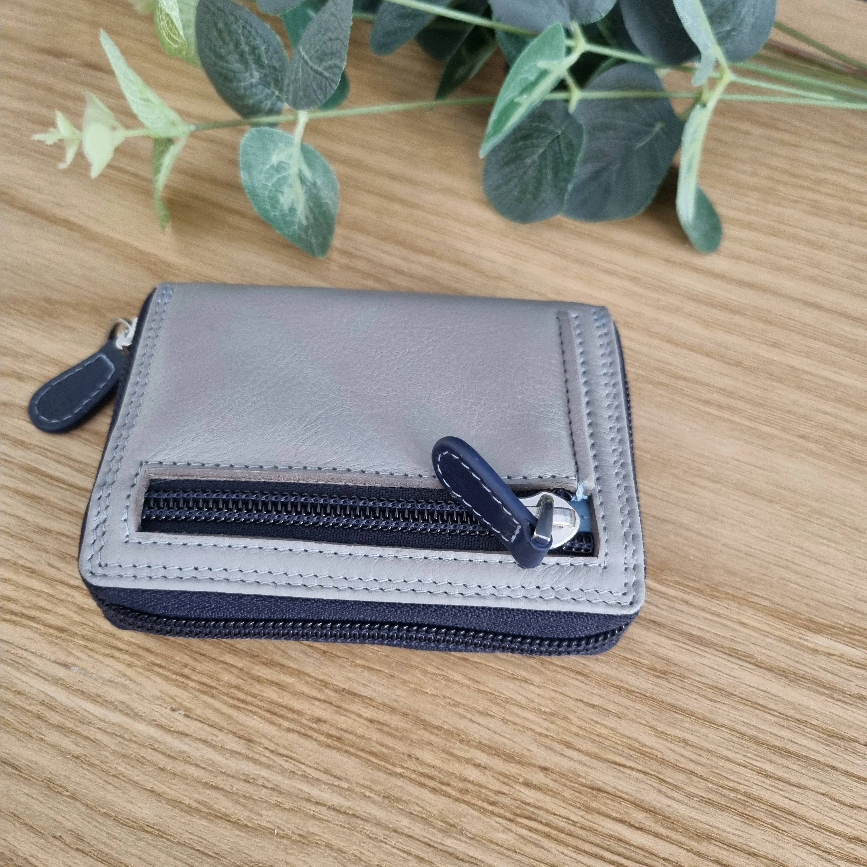 Graffiti 7-119 Leather Credit Card Holder