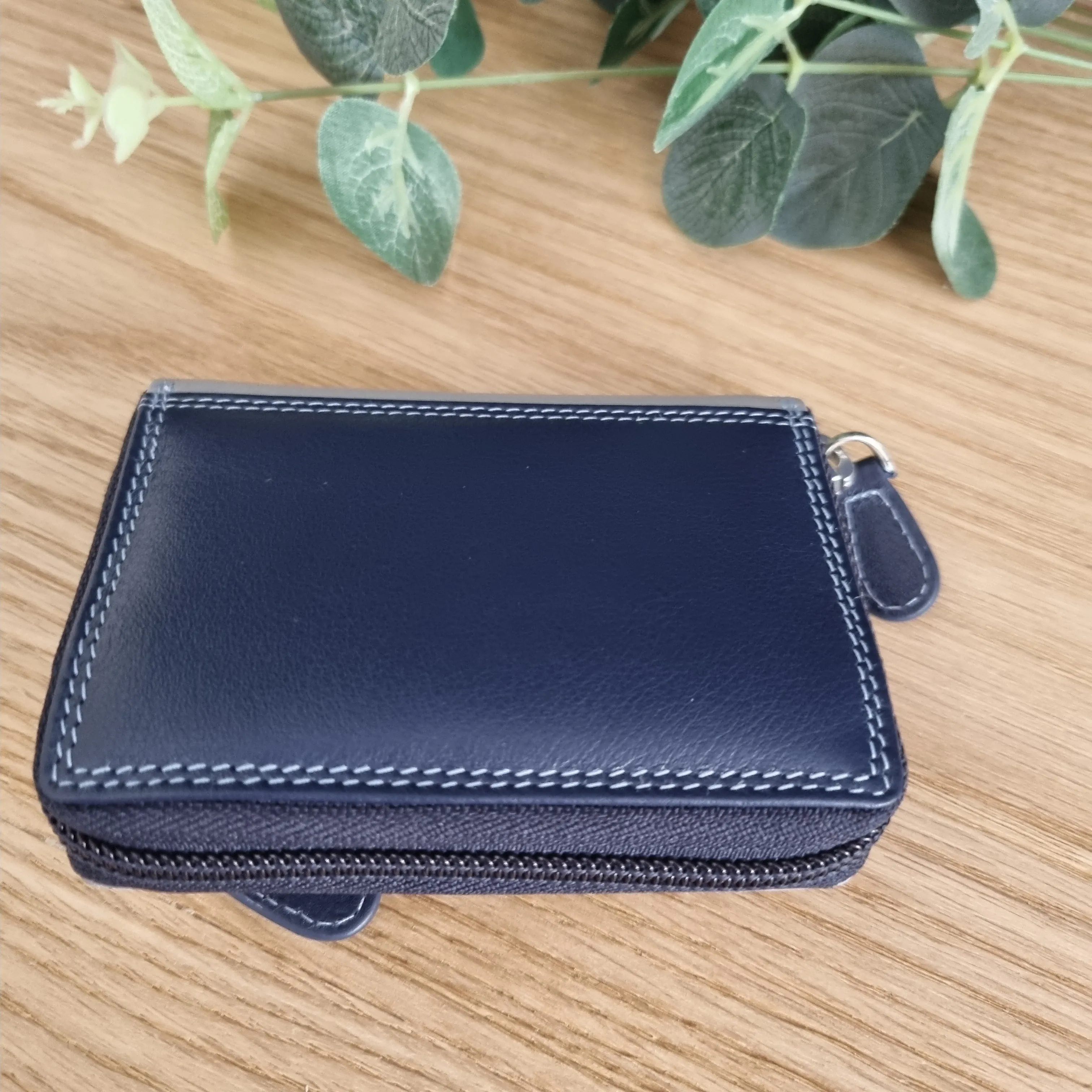 Graffiti 7-119 Leather Credit Card Holder