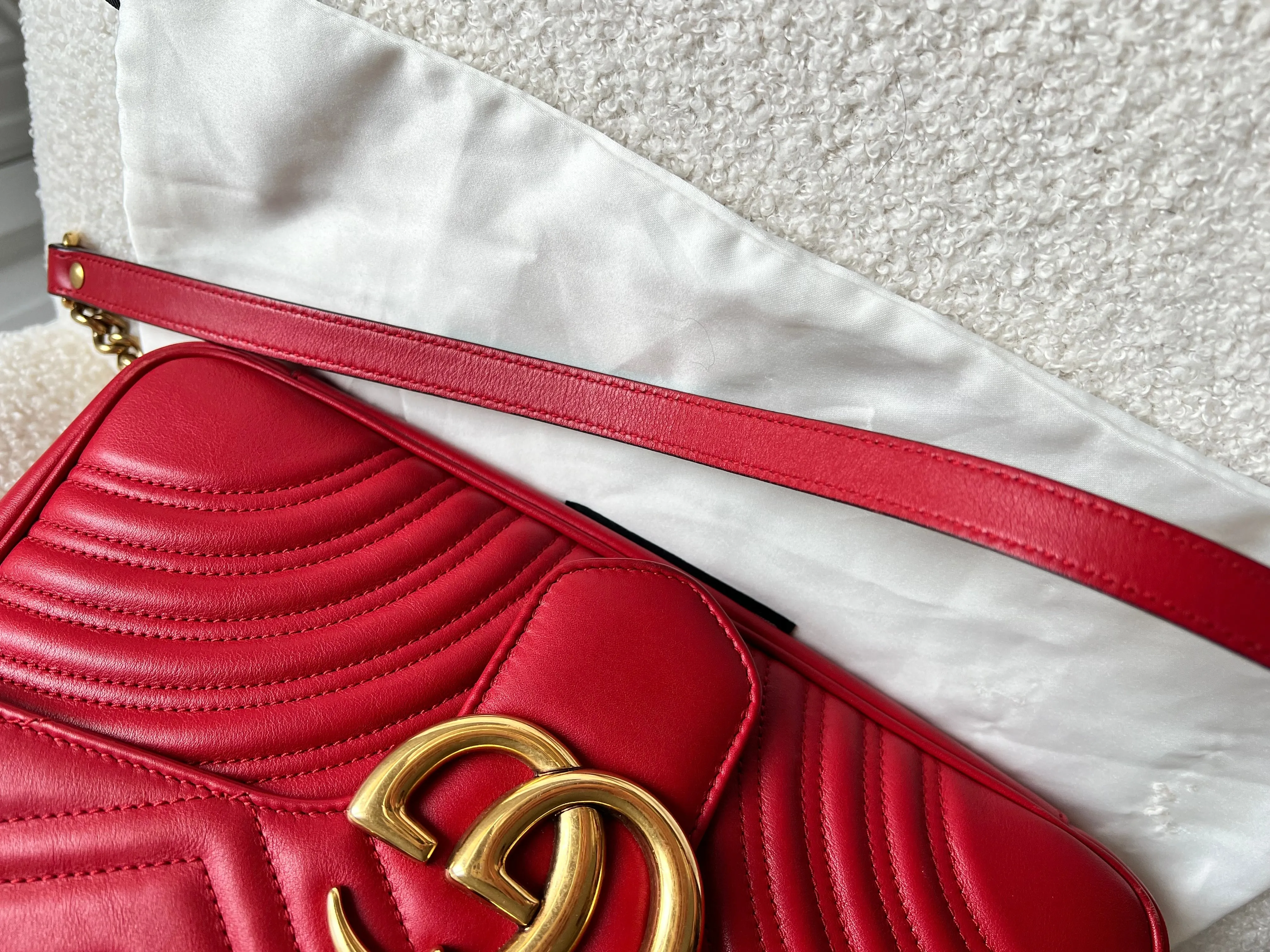 Gucci GG Hibiscus Red Marmont Medium Shoulder Bag (RRP ??2,340)
