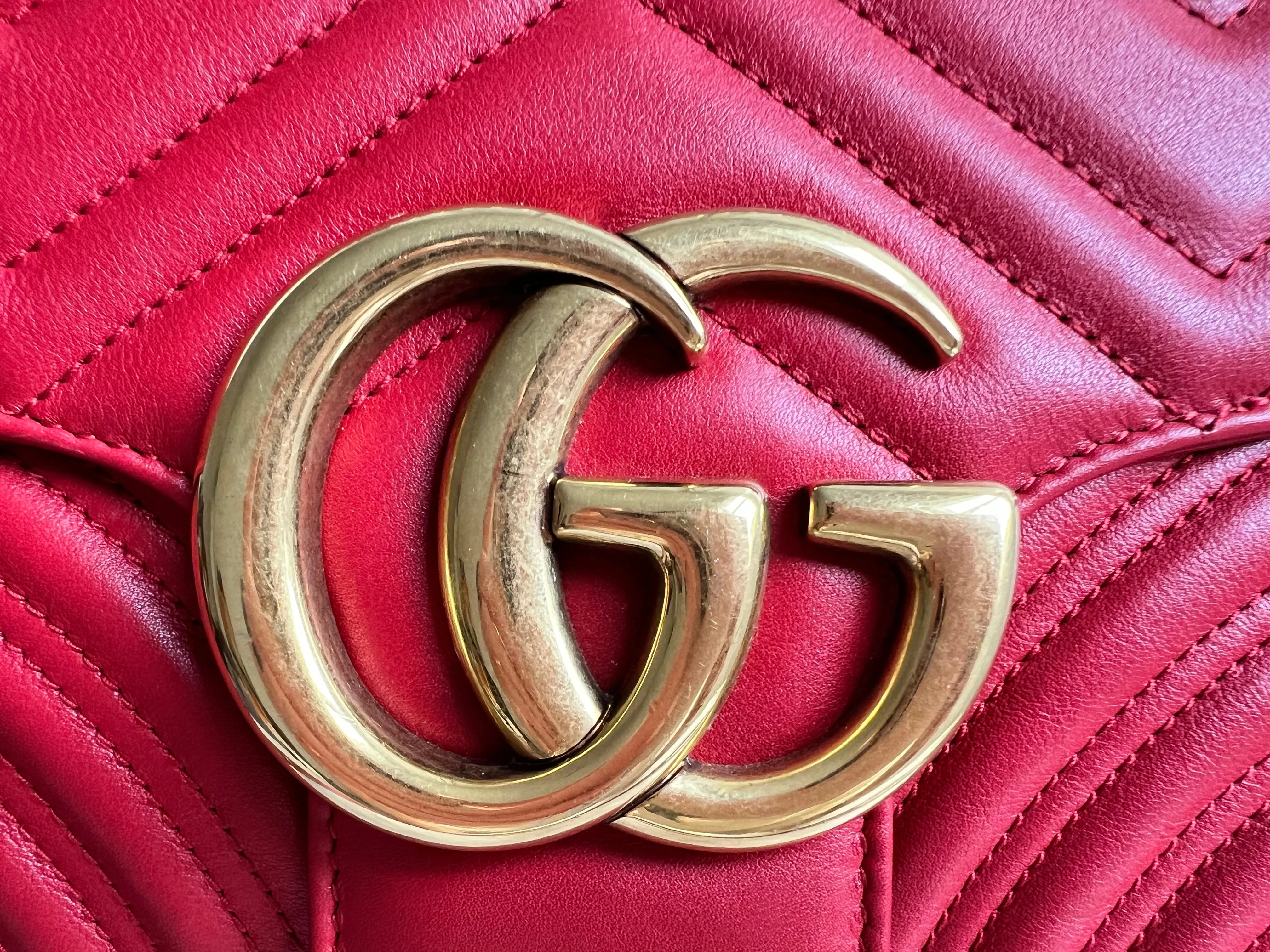 Gucci GG Hibiscus Red Marmont Medium Shoulder Bag (RRP ??2,340)