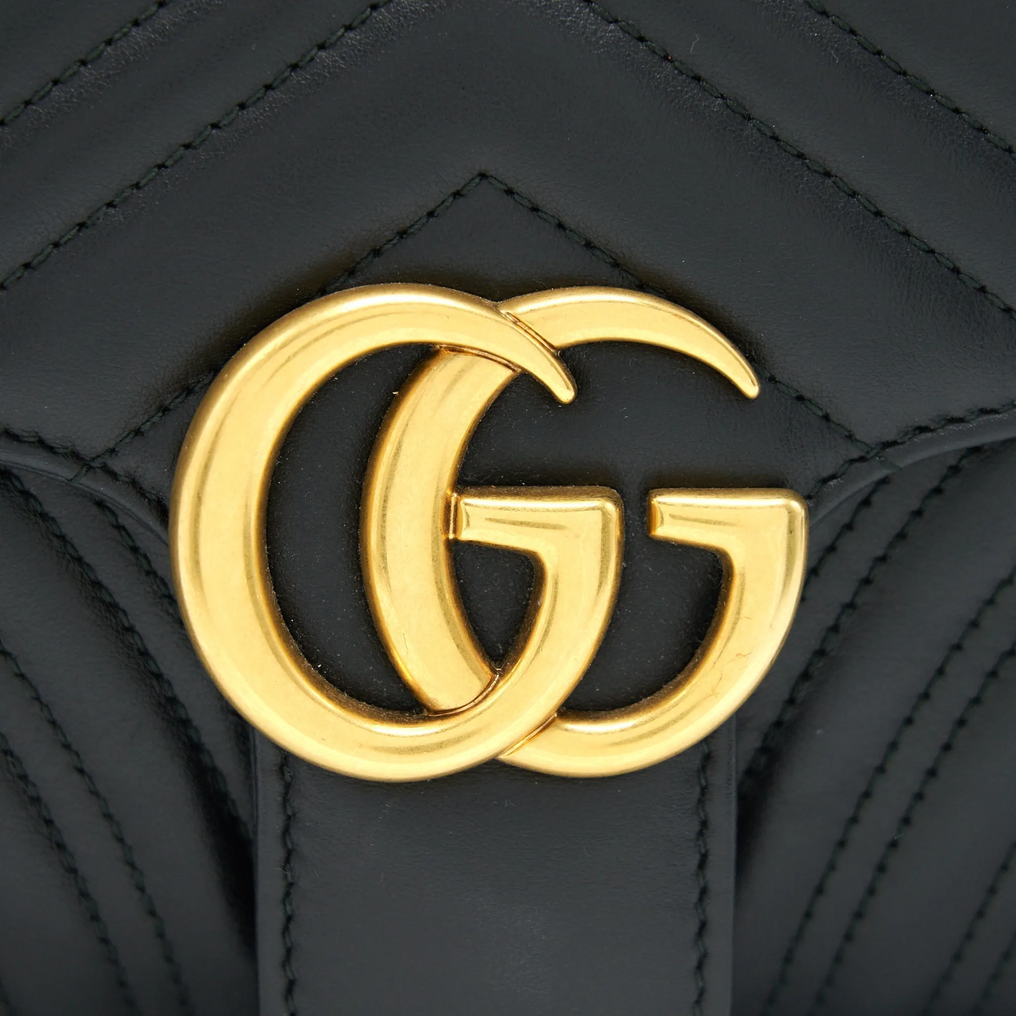 GUCCI GG MARMONT SMALL SHOULDER BAG BLACK