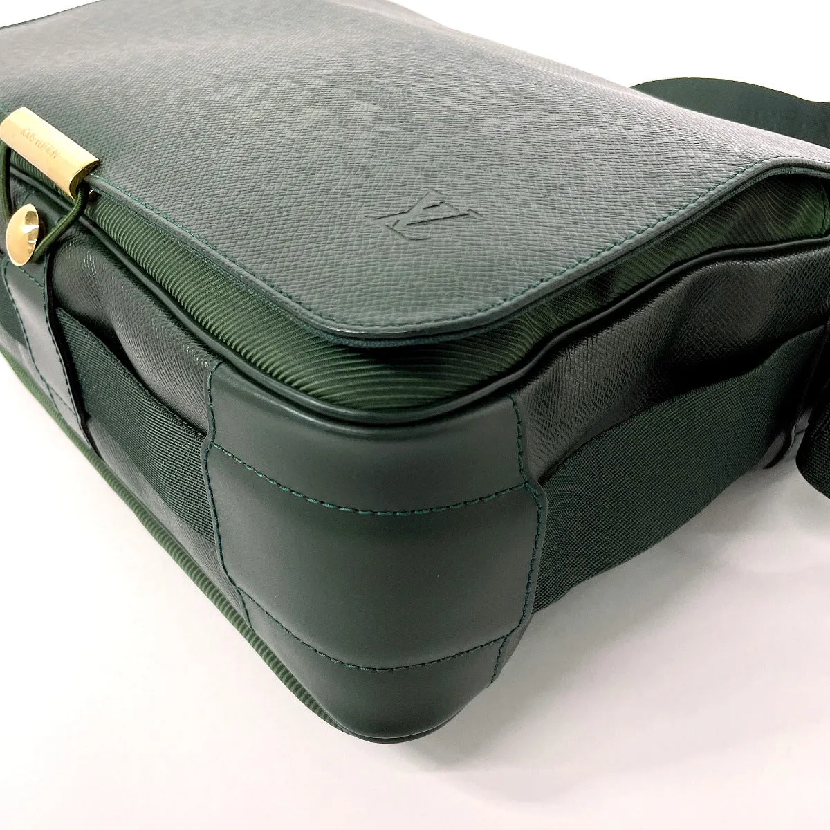 LOUIS VUITTON Shoulder Bag M30144 Taiga green Victor